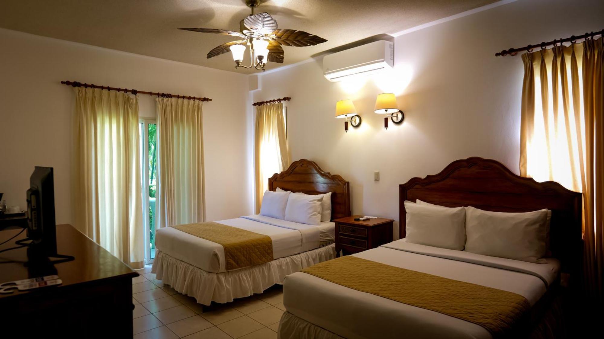 La Ensenada Beach Resort Tela Eksteriør bilde